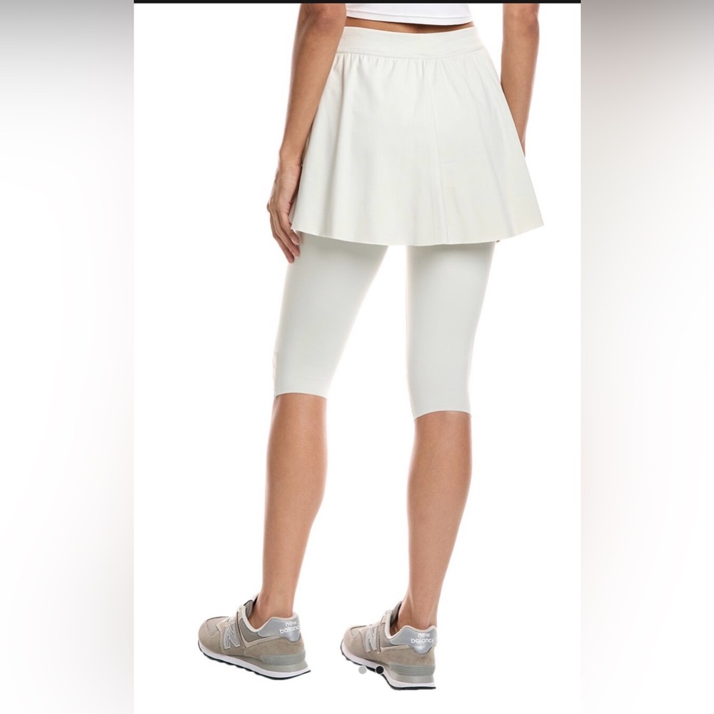 Spanx 🤍 Booty Boost Skirt leggings in white cloud size small NWT!